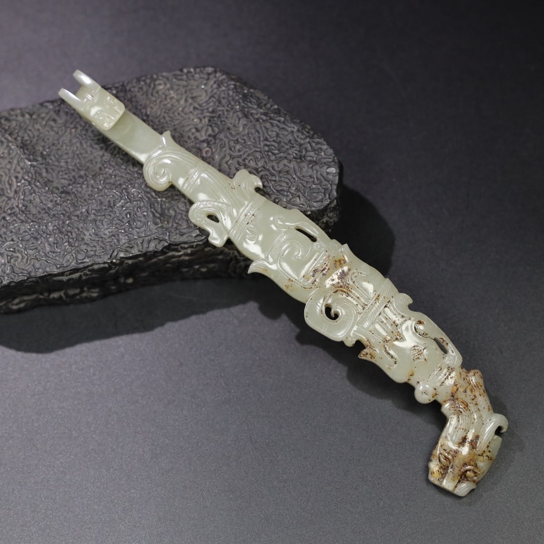 An Exquisite Chinese Natural Jade Carved Hooks: Size: Width 19 cm - Height 2.5 cm Materials: Jade Dynasty: Qing dynasty Attribution: Qianlong Period Object: Hooks