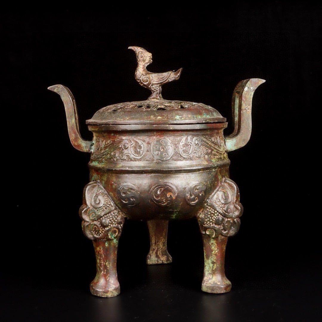 An Exquisite Chinese Bronze standing bird incense burner: Size: Height 29 cm - Width 25 cm Materials: Bronze Dynasty: Han dynasty Attribution: 1st to 3rd-C Object: Bell