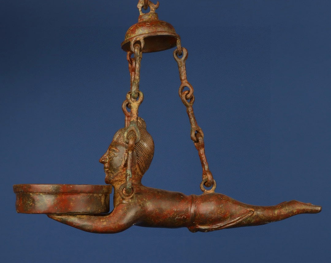 An Exquisite Chinese Bronze Chain Lamp: Size: Height 26 cm - Width 17 cm Materials: Bronze Dynasty: Han dynasty Attribution: 1st to 3rd-C Object: Bell