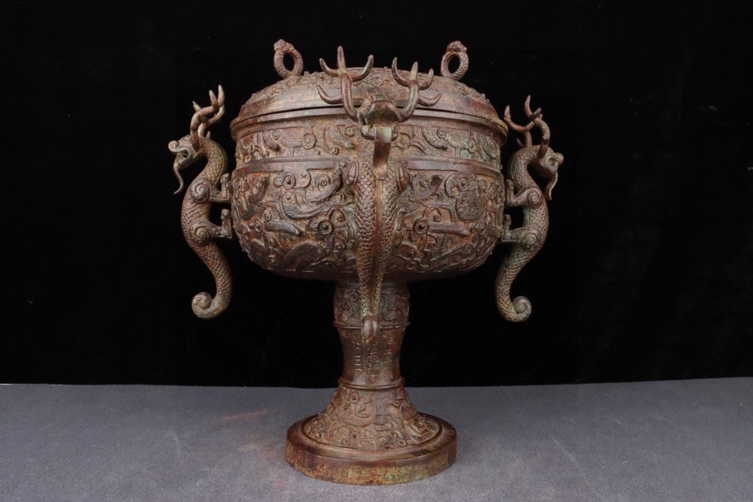 An Exquisite Chinese Bronze Four Dragon Beans: Size: Height 37 cm - Width 36 cm Materials: Bronze Dynasty: zhou dynasty Attribution: 700-BC Object: Bell