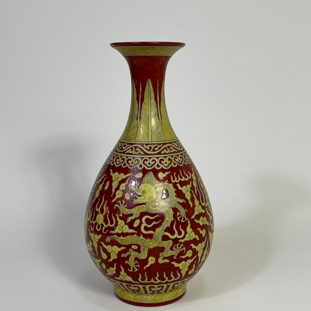 An Exquisite Chinese red ground jade pot spring vase: Size: Height 30 cm - Widthh 16 cm Materials: Porcelain Dynasty: Ming Dynasty Attribution: Jiajing Mark Object: vase