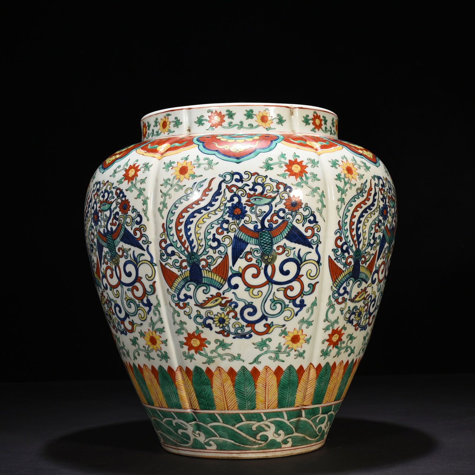 An Exquisite Chinese blue and white multicolore jar (1 of 9)