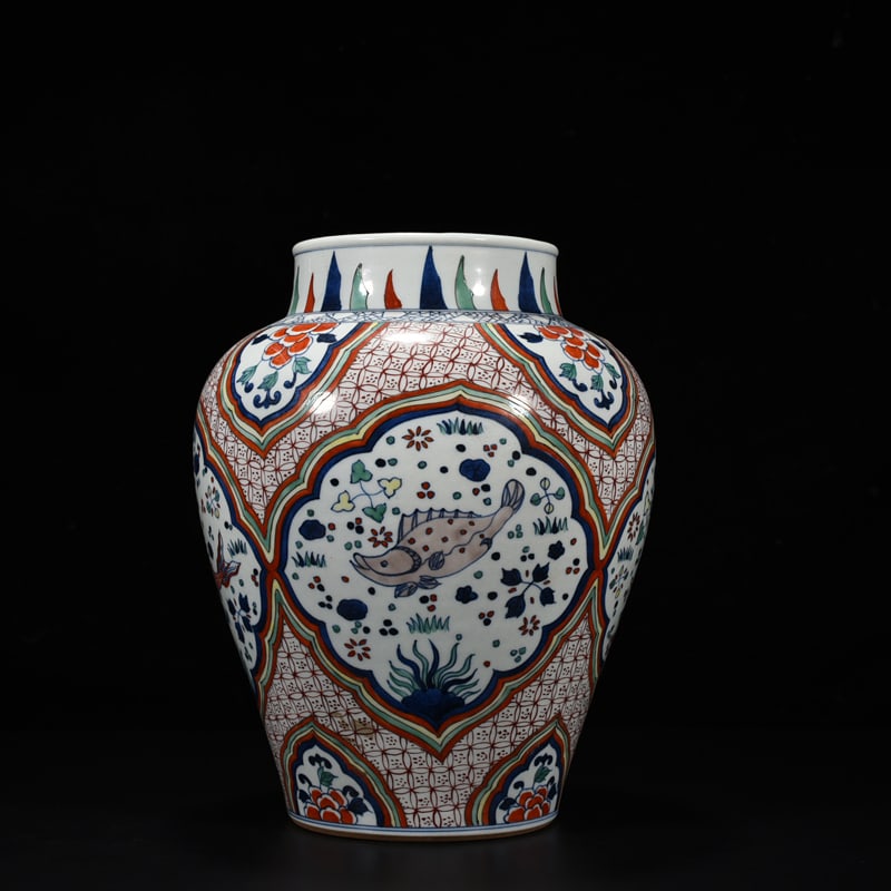 An Exquisite Chinese blue and white jar: Size: Height 30 cm - Widthh 18 cm Materials: Porcelain Dynasty: Ming Dynasty Attribution: Jiajing Mark Object: jar
