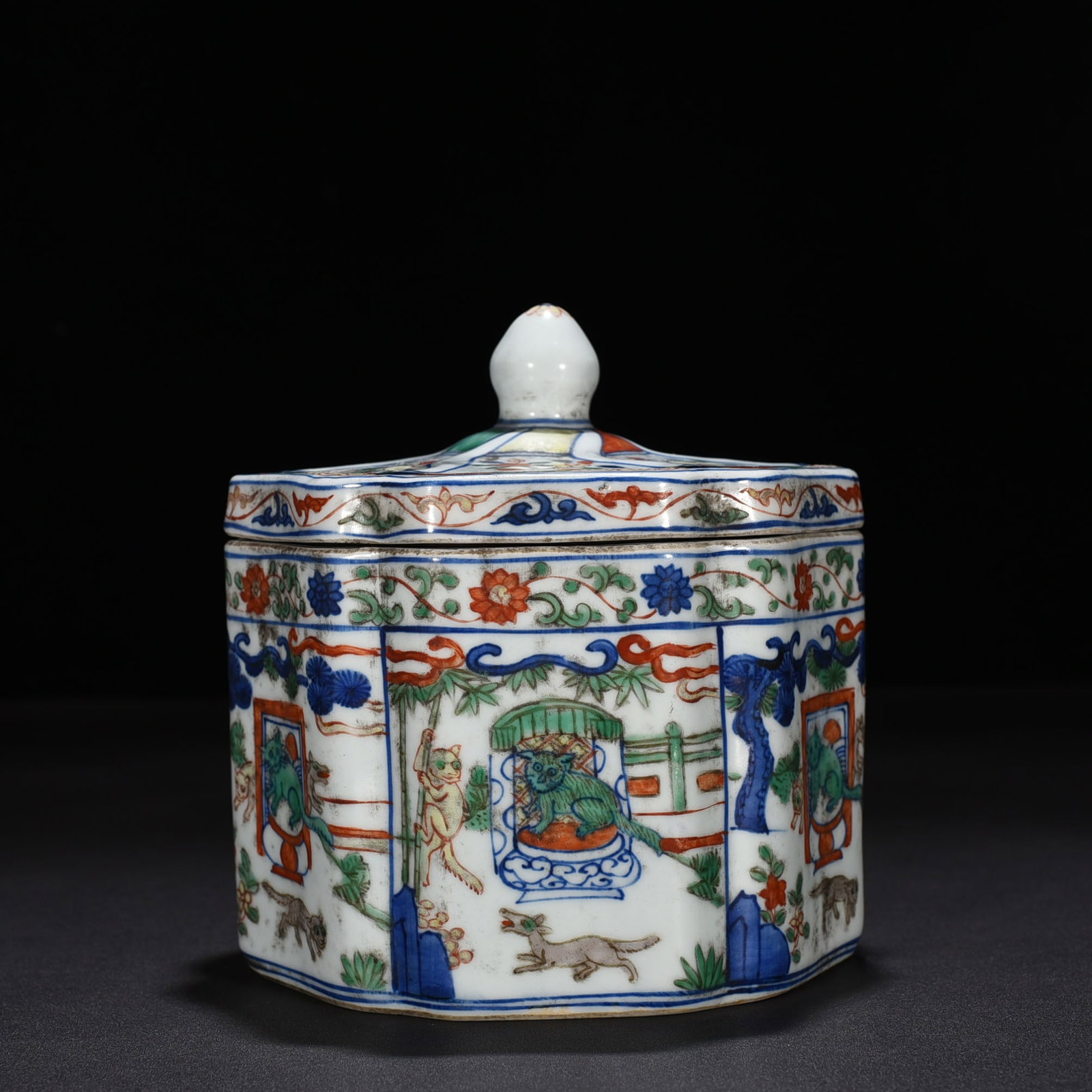 An Exquisite Chinese blue and white colorful lid jar: Size: Height 17 cm - Widthh 13 cm Materials: Porcelain Dynasty: Ming Dynasty Attribution: Jiajing Mark Object: jar
