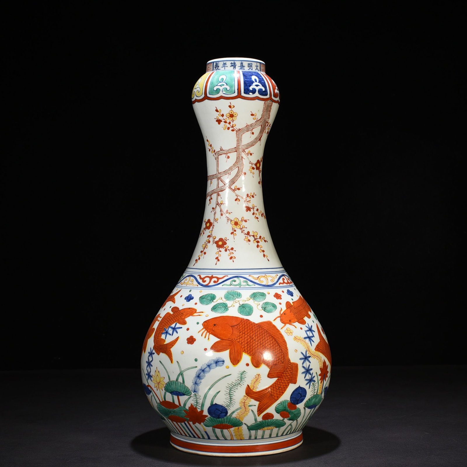 An Exquisite Chinese blue and white garlic bottle: Size: Height 53 cm - Widthh 30 cm Materials: Porcelain Dynasty: Ming Dynasty Attribution: Jiajing Mark Object: bottle