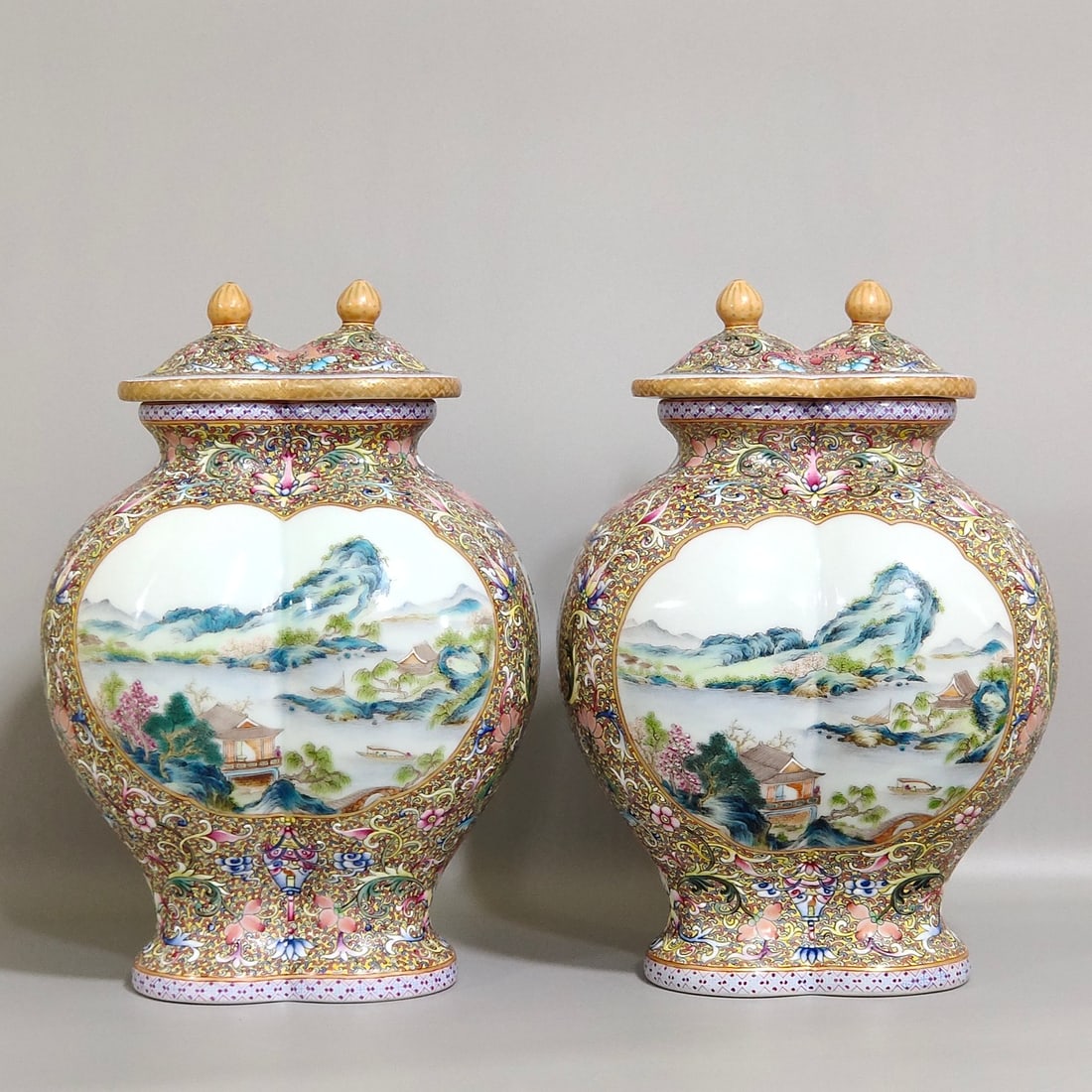 An Exquisite Chinese Gu Yuexuan window landscape twin conjoined bottles: Size: Height 22 cm - Width 14.5 cm Materials: Porcelain Dynasty: Qing dynasty Inscription: Qianlong Mark Object: bottle