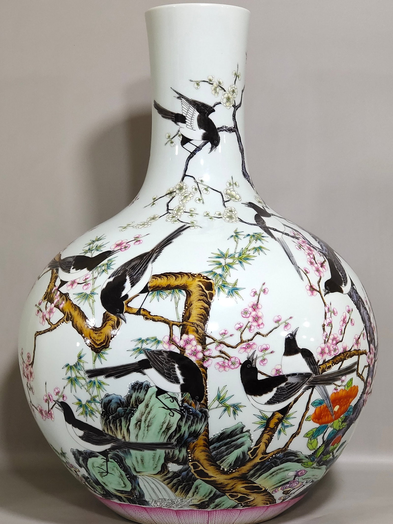 An Exquisite Chinese a celestial sphere vase: Size: Height 53.5 cm - Width 36 cm Materials: Porcelain Dynasty: Qing dynasty Inscription: Qianlong Mark Object: vase
