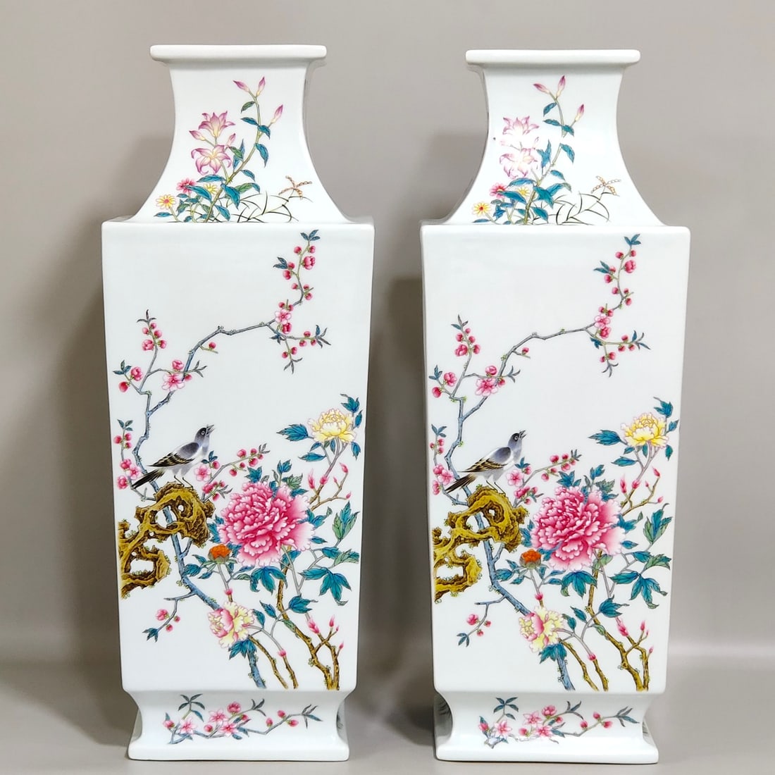 An Exquisite Chinese four seasons flowerAnd bird square vase: Size: Height 39.5 cm - Width 14.5 cm Materials: Porcelain Dynasty: Qing dynasty Inscription: Qianlong Mark Object: vase