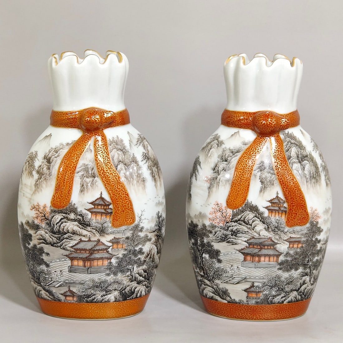 An Exquisite Chinese inkAnd gold landscape attic vase: Size: Height 21.2 cm - Width 12 cm Materials: Porcelain Dynasty: Qing dynasty Inscription: Qianlong Mark Object: vase