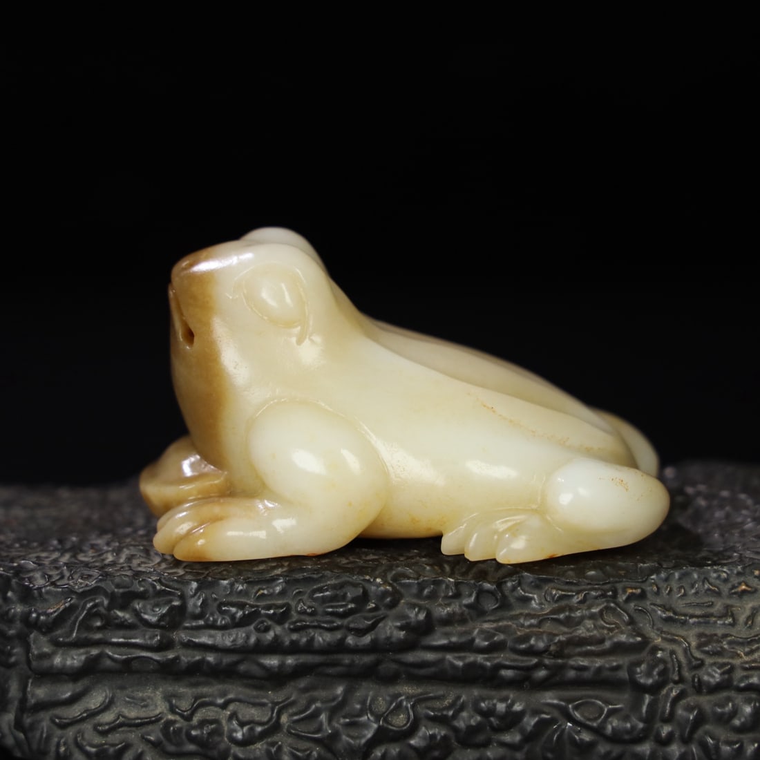 An Exquisite Chinese Natural Jade Carved Frog (1 of 9)