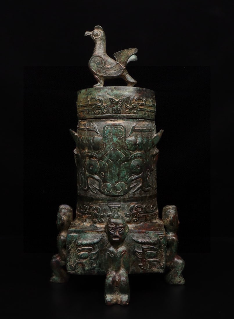 An Exquisite Chinese Bronze animal faced bird barn: Size: Height 45 cm - Width 22 cm Materials: Bronze Dynasty: zhou dynasty Attribution: 700-BC Object: Bell