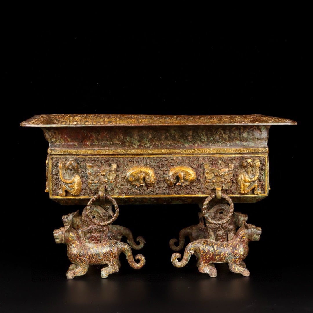An Exquisite Chinese Bronze and gold tiger foot plate: Size: Height 43 cm - Width 70 cm Materials: Bronze Dynasty: zhou dynasty Attribution: 700-BC Object: Bell