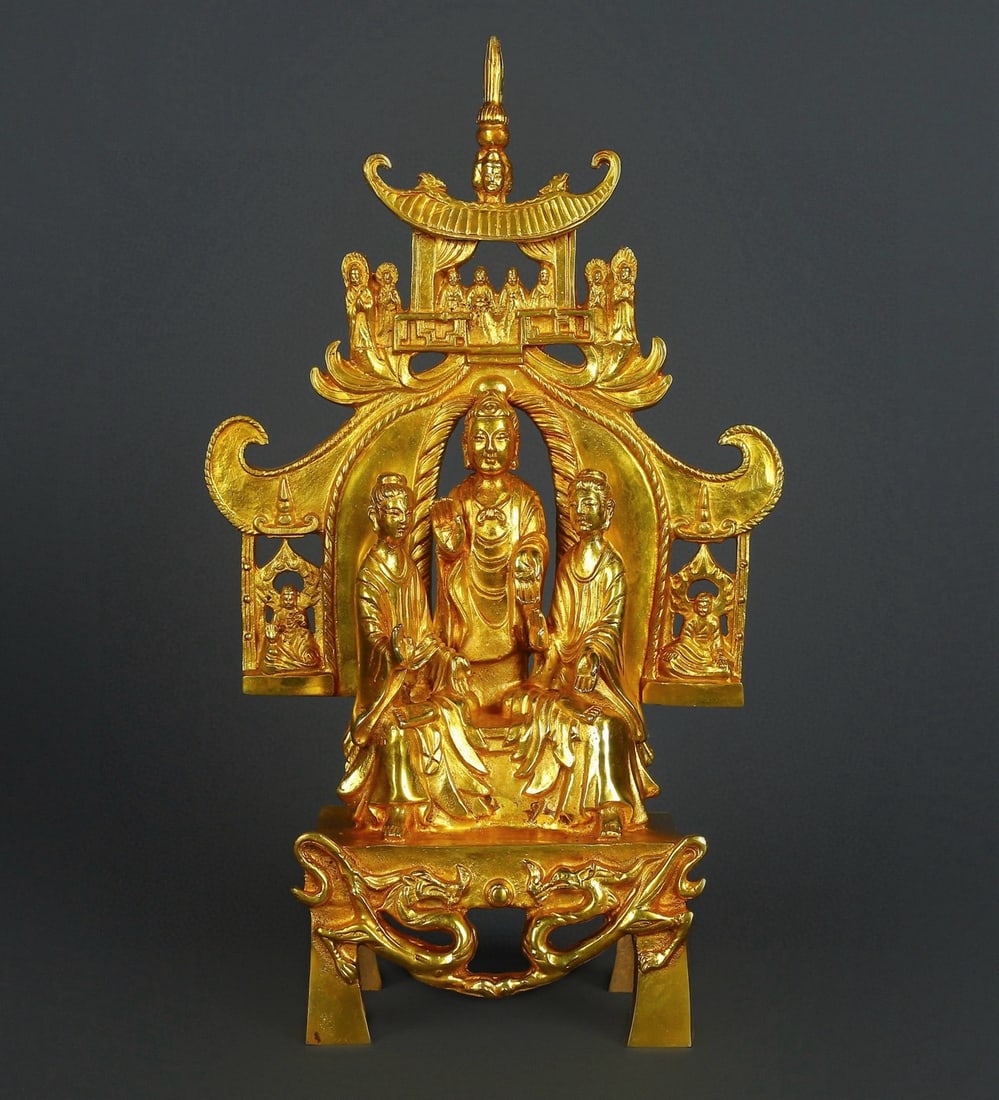 An Exquisite Chinese Golden Buddha Statue: Size: Height 40 cm - Width 24 cm Materials: Bronze Dynasty: wei dynasty Attribution: 386 to 534/535 AD Object: Bell