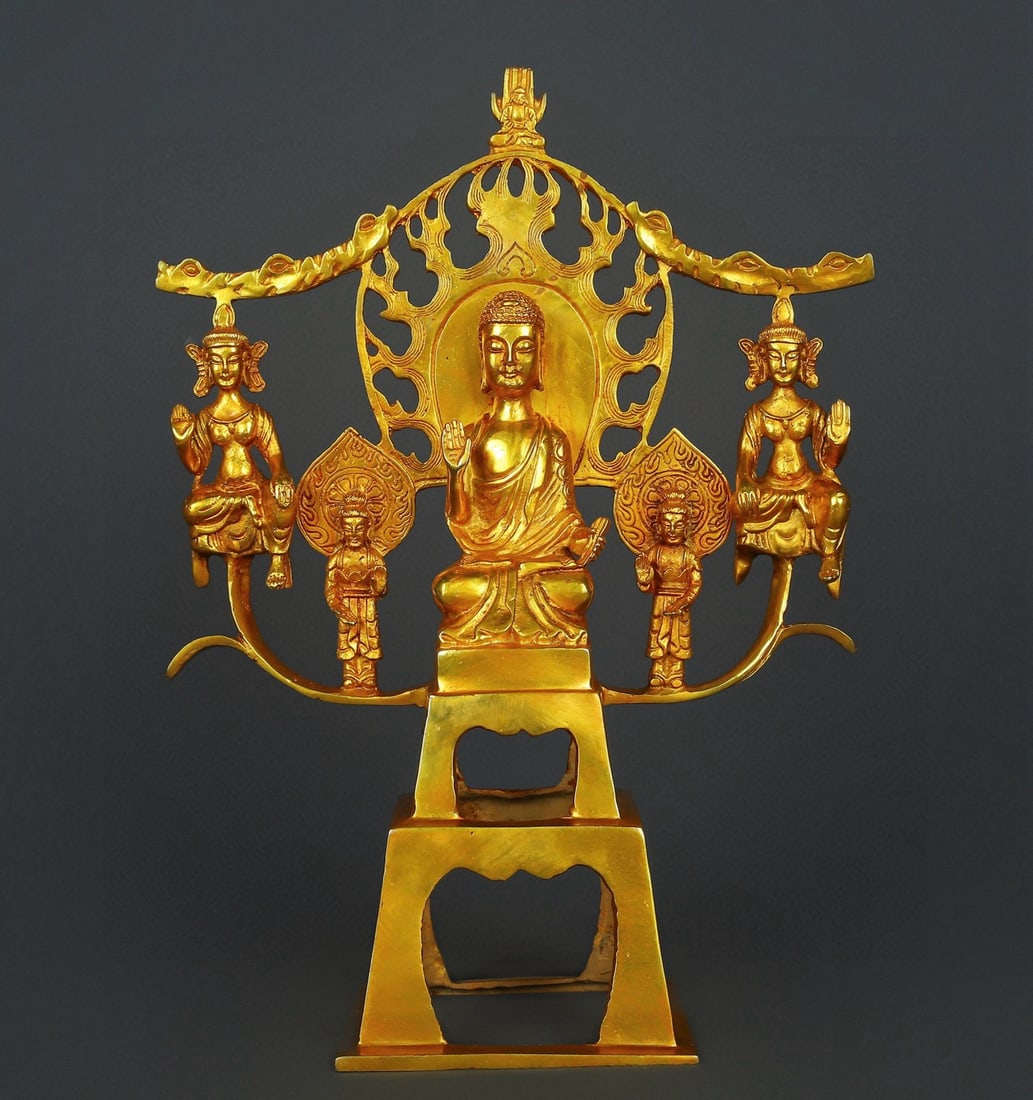 An Exquisite Chinese Golden Buddha Statue: Size: Height 37 cm - Width 27.5 cm Materials: Bronze Dynasty: wei dynasty Attribution: 386 to 534/535 AD Object: Bell