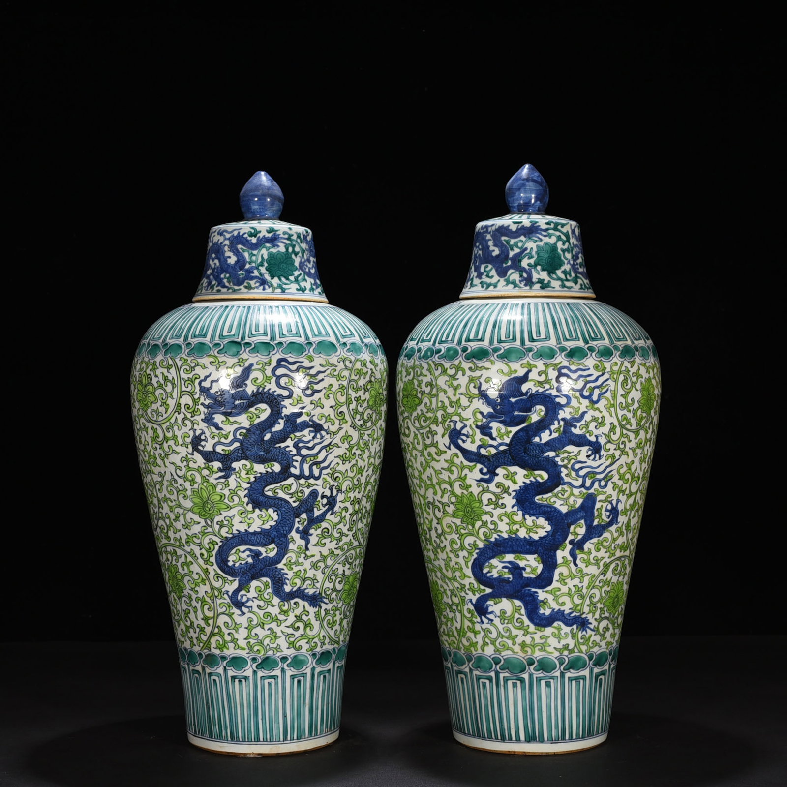 An Exquisite Chinese blue and white plum vase: Size: Height 58 cm - Widthh 25 cm Materials: Porcelain Dynasty: Ming Dynasty Attribution: Jiajing Mark Object: vase