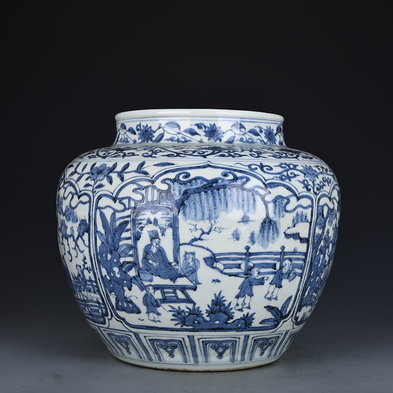 An Exquisite Chinese blue and white jar: Size: Height 31 cm - Widthh 33 cm Materials: Porcelain Dynasty: Ming Dynasty Attribution: Jiajing Mark Object: jar