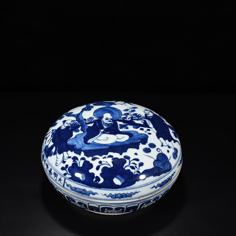 An Exquisite Chinese blue and white box: Size: Height 15.5 cm - Widthh 26 cm Materials: Porcelain Dynasty: Ming Dynasty Attribution: Jiajing Mark Object: box