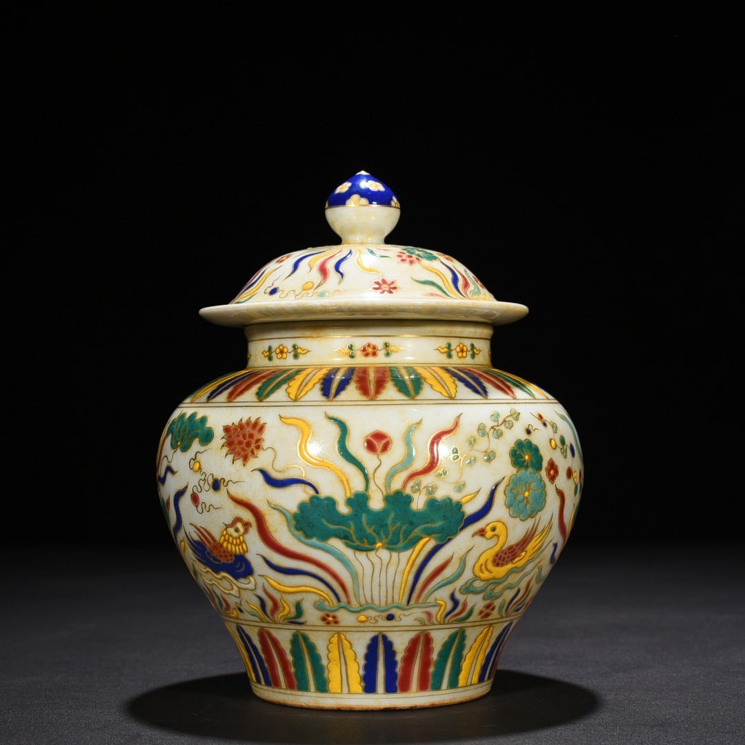 An Exquisite Chinese five-color general jar: Size: Height 20 cm - Widthh 15 cm Materials: Porcelain Dynasty: Ming Dynasty Attribution: Xuande Mark Object: jar