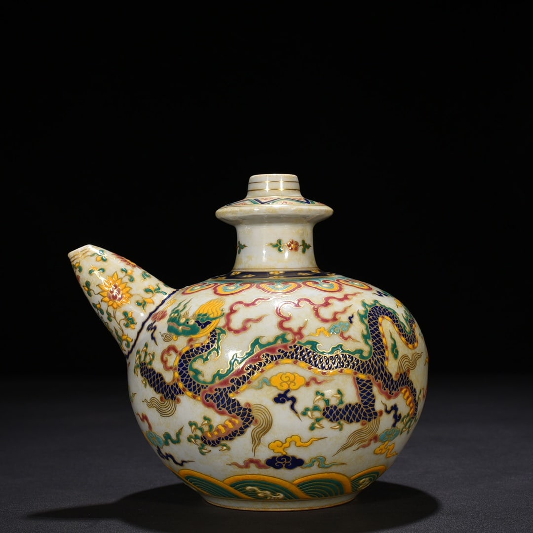 An Exquisite Chinese five-color military holder (1 of 8)