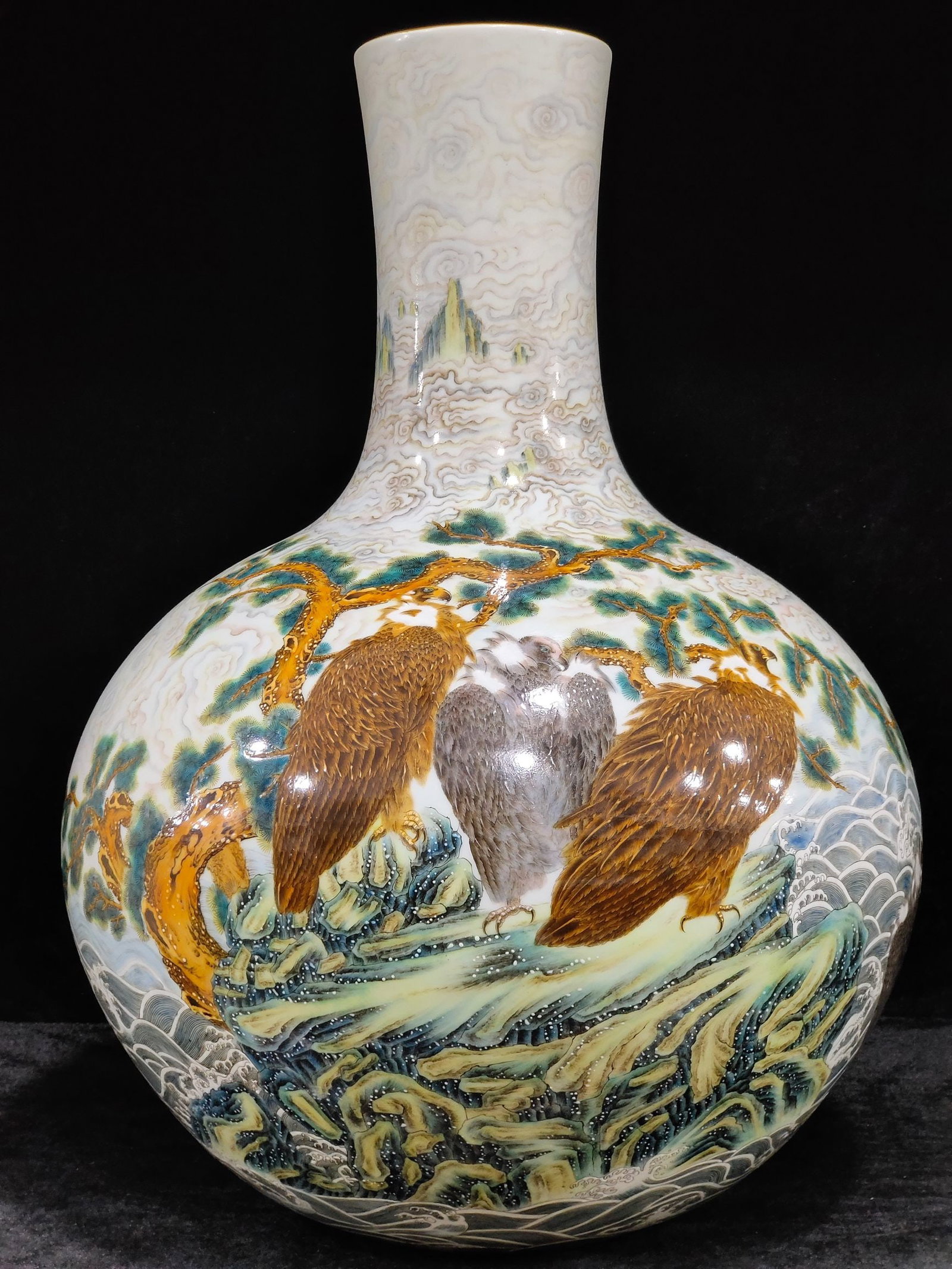 An Exquisite Chinese A celestial sphere vase: Size: Height 51 cm - Width 37 cm Materials: Porcelain Dynasty: Qing dynasty Inscription: Qianlong Mark Object: vase
