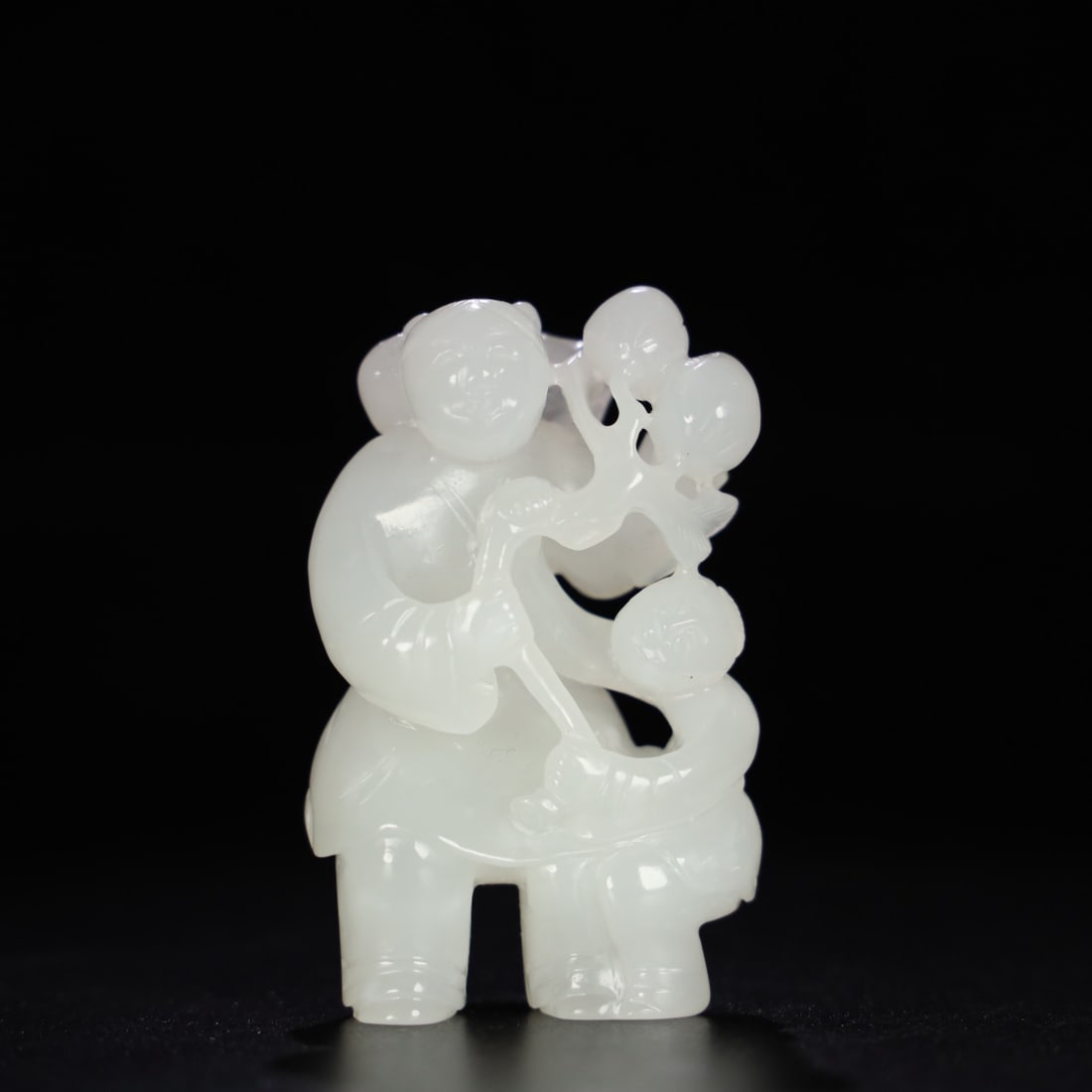 An Exquisite Chinese Natural Jade Carved Statue: Size: Height 7.5 cm - Width 4.6 cm Materials: Jade Dynasty: Qing dynasty Attribution: Qianlong Period Object: Statue