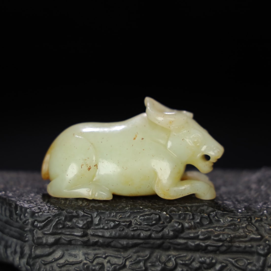 An Exquisite Chinese Natural Jade Carved Ox handles: Size: Width 6.7 cm - Height 3.7 cm Materials: Jade Dynasty: Qing dynasty Attribution: Qianlong Period Object: ox handles
