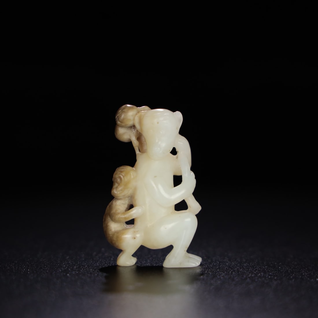 An Exquisite Chinese Natural Jade Carved Statue: Size: Height 5.1 cm - Width 3.1 cm Materials: Jade Dynasty: Qing dynasty Attribution: Qianlong Period Object: Statue