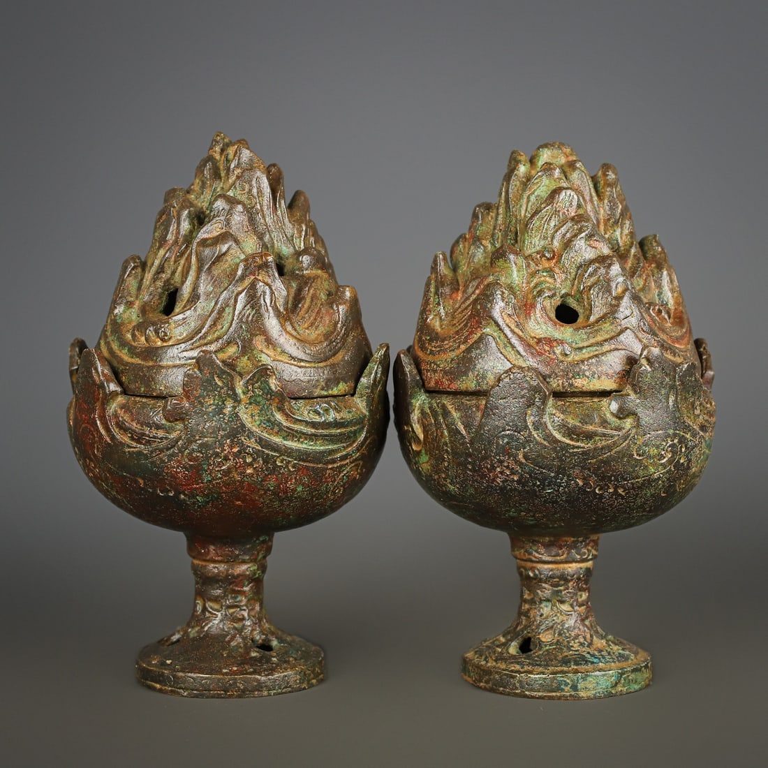 An Exquisite Chinese Pair of bronze Boshan furnaces: Size: Height 19 cm - Width 12 cm Materials: Bronze Dynasty: Han dynasty Attribution: 1st to 3rd-C Object: Bell