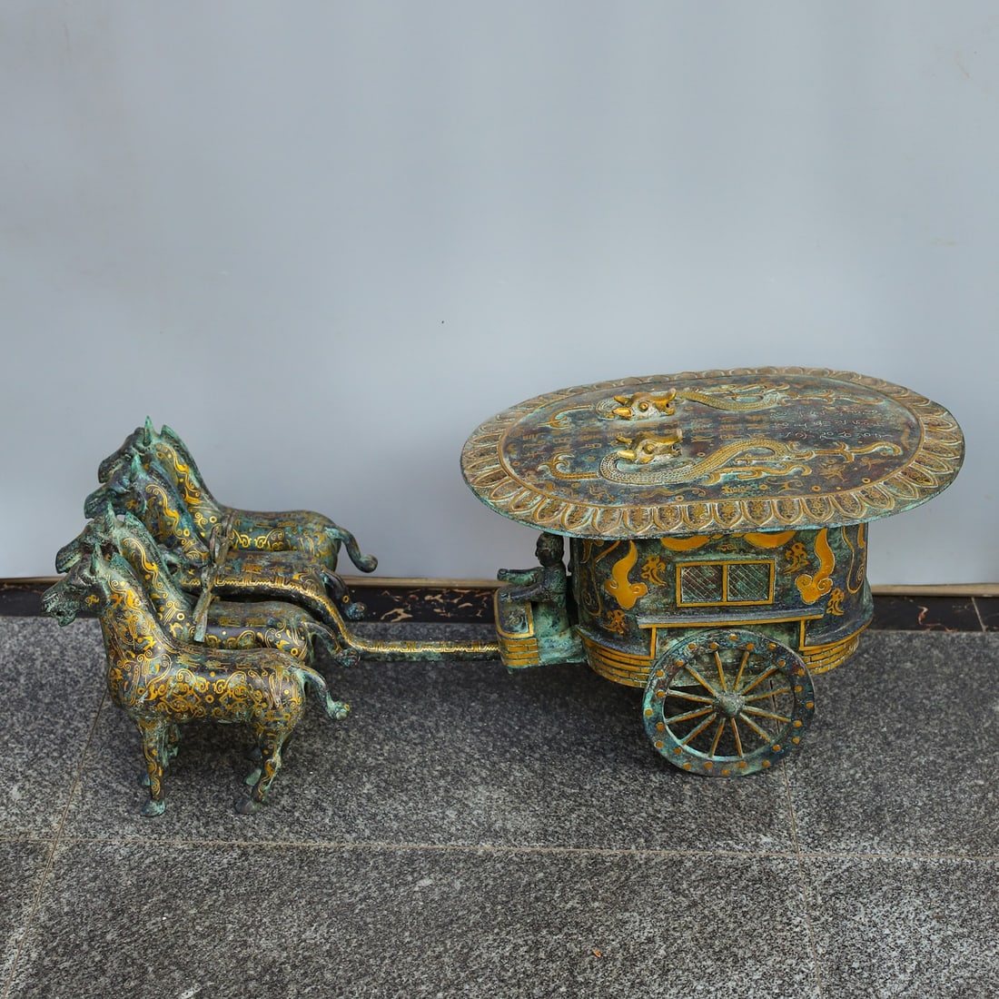 An Exquisite Chinese Bronze and gold horse drawn cart: Size: Height 29 cm - Width 80 cm Materials: Bronze Dynasty: Han dynasty Attribution: 1st to 3rd-C Object: Bell