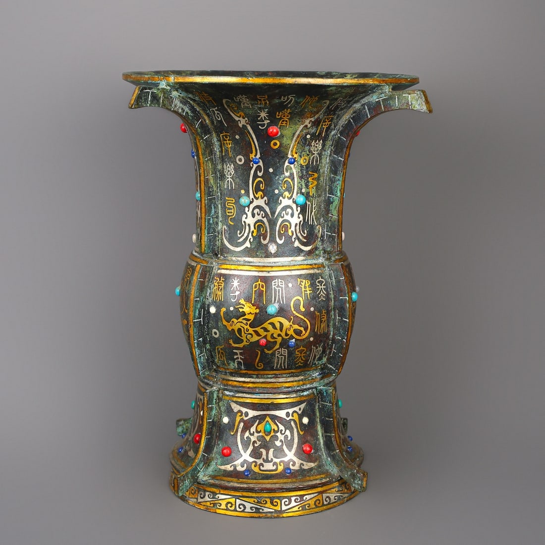 An Exquisite Chinese Bronze and gold inlaid round statue: Size: Height 34 cm - Width 31 cm Materials: Bronze Dynasty: Han dynasty Attribution: 1st to 3rd-C Object: Bell