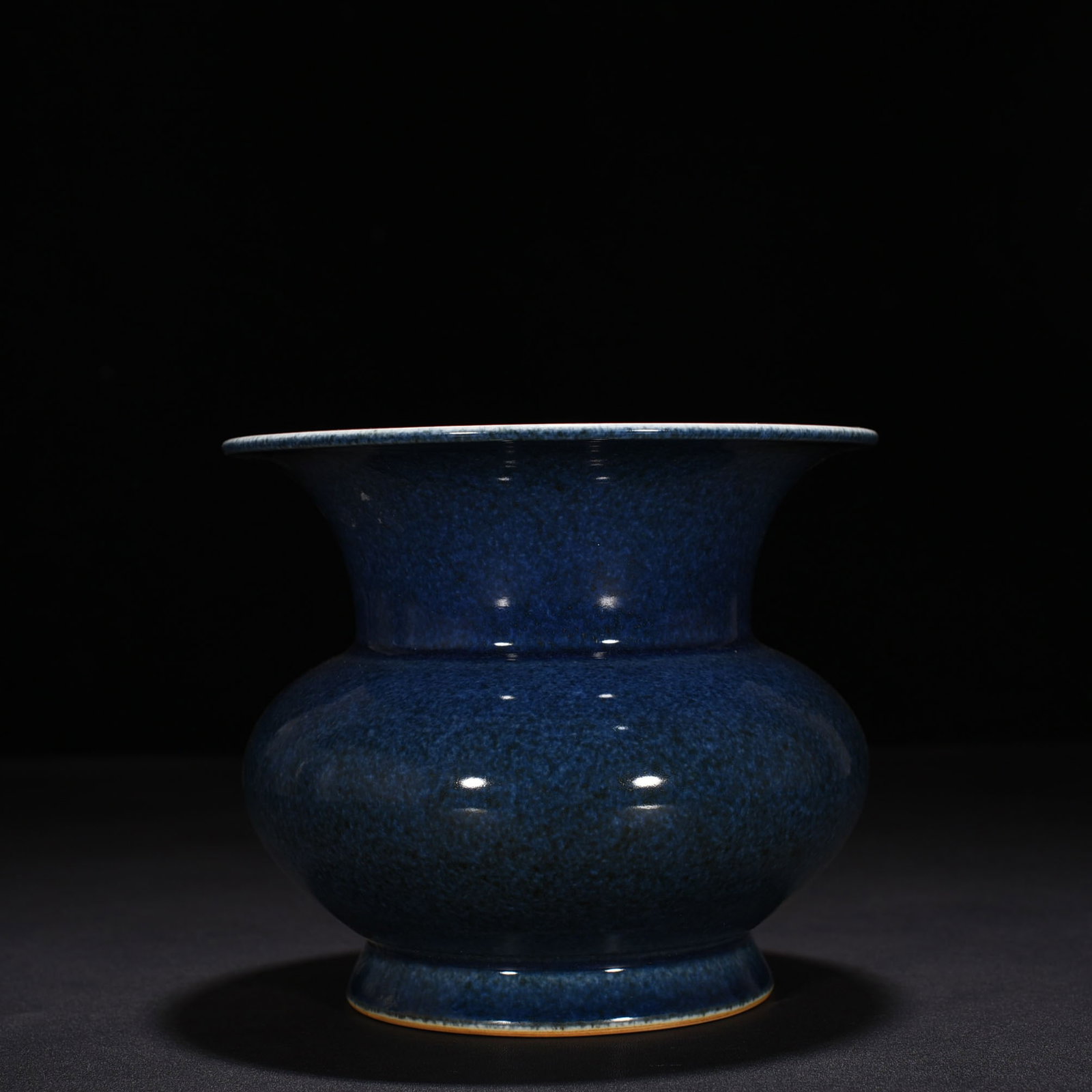 An Exquisite Chinese blue glaze slag bucket (1 of 8)