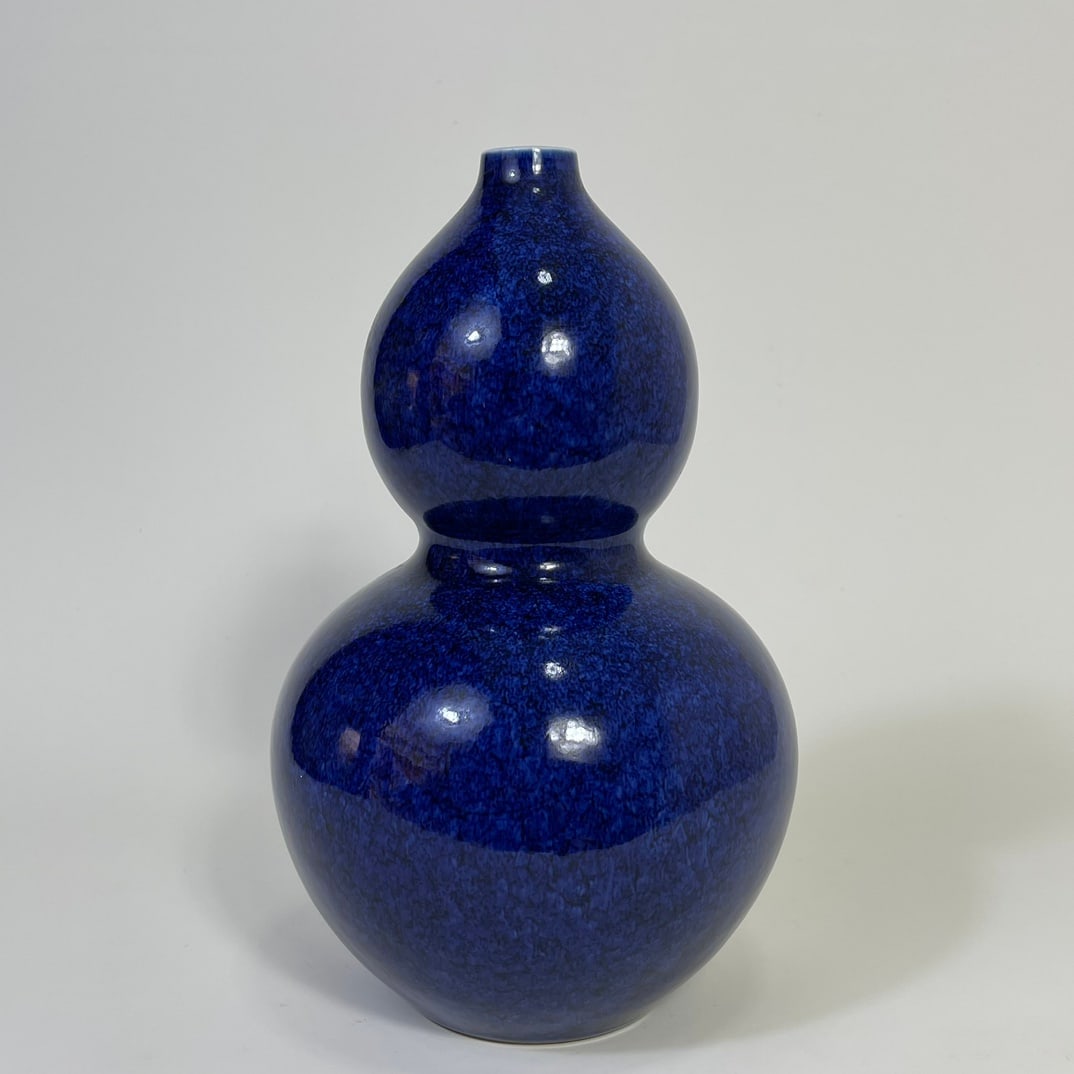 An Exquisite Chinese blue glaze gourd vase (1 of 5)