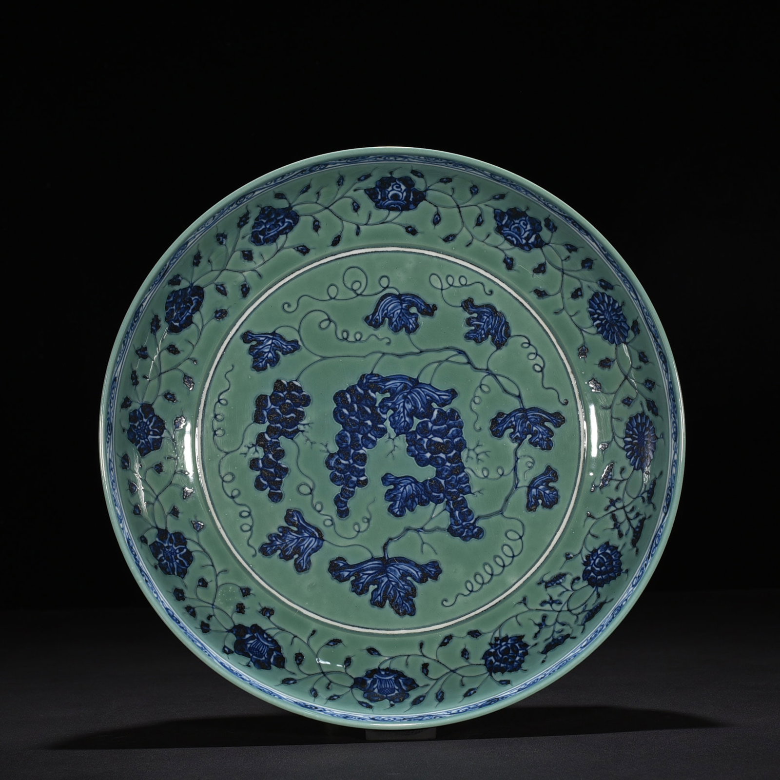 An Exquisite Chinese Coral Green Grape Pattern Plate: Size: Height 7 cm - Widthh 34 cm Materials: Porcelain Dynasty: Ming Dynasty Attribution: Xuande Mark Object: plate