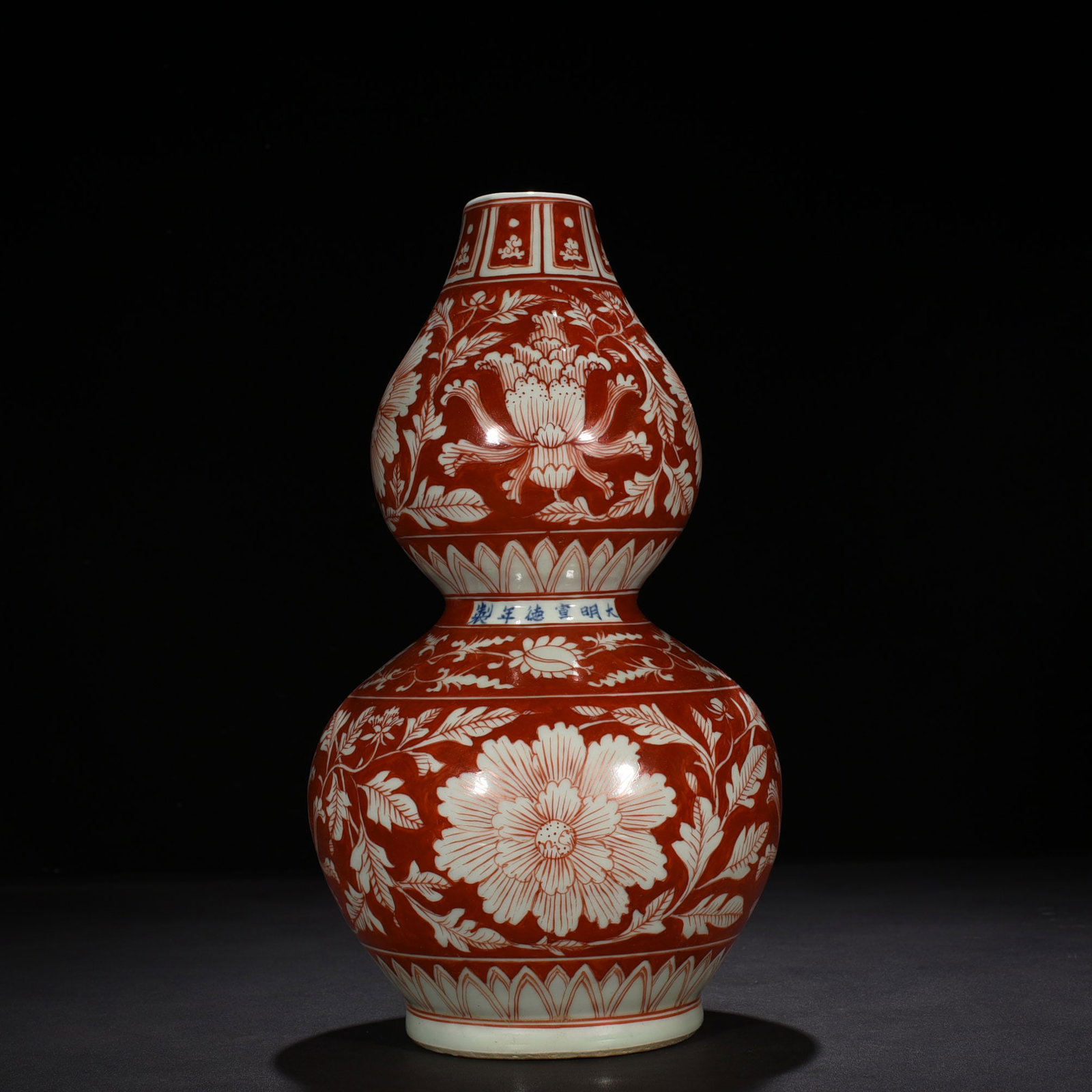 An Exquisite Chinese alum red gourd vase: Size: Height 35 cm - Widthh 21 cm Materials: Porcelain Dynasty: Ming Dynasty Attribution: Xuande Mark Object: vase