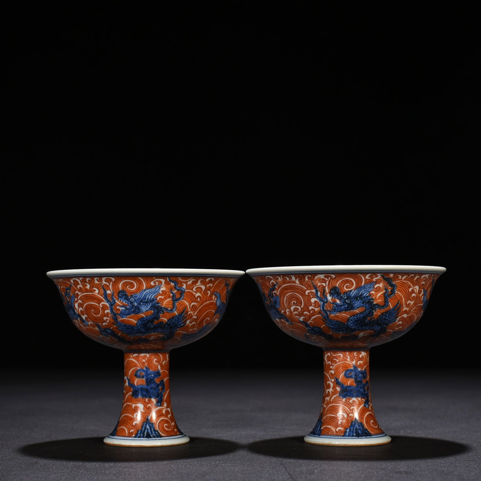 An Exquisite Chinese alum red blue and white cup: Size: Height 8.5 cm - Widthh 10 cm Materials: Porcelain Dynasty: Ming Dynasty Attribution: Xuande Mark Object: cup