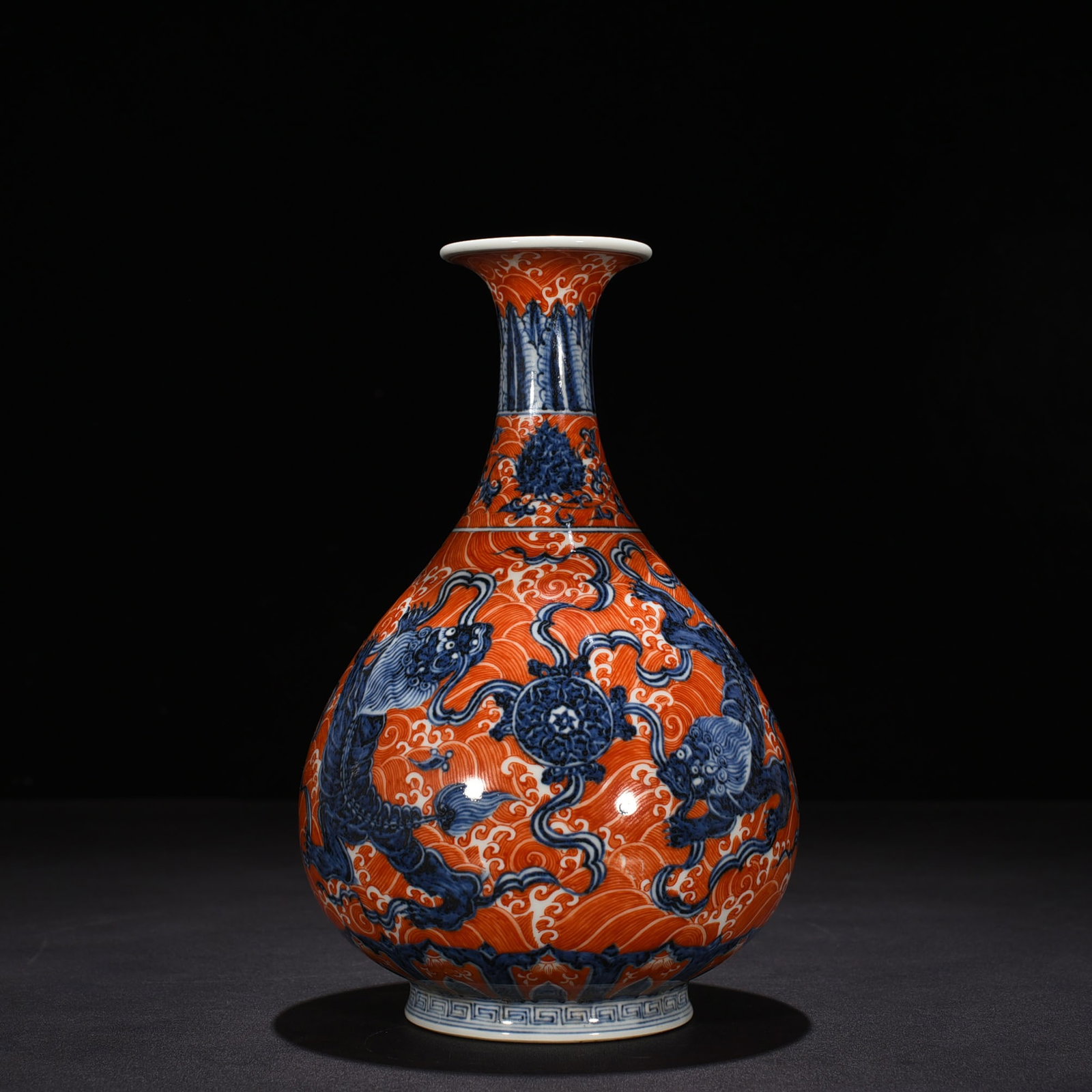 An Exquisite Chinese alum red blue and white jade pot spring vase: Size: Height 27 cm - Widthh 17 cm Materials: Porcelain Dynasty: Ming Dynasty Attribution: Xuande Mark Object: vase