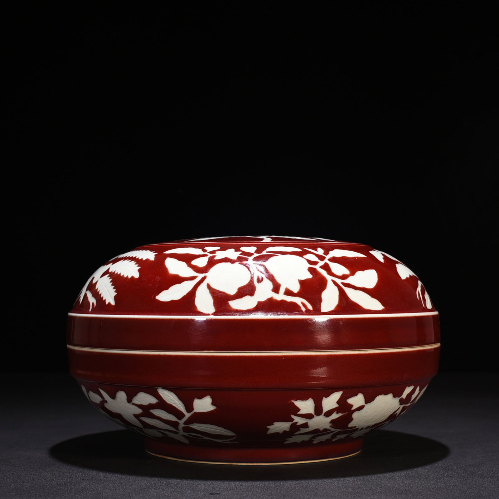 An Exquisite Chinese red glaze box (1 of 9)