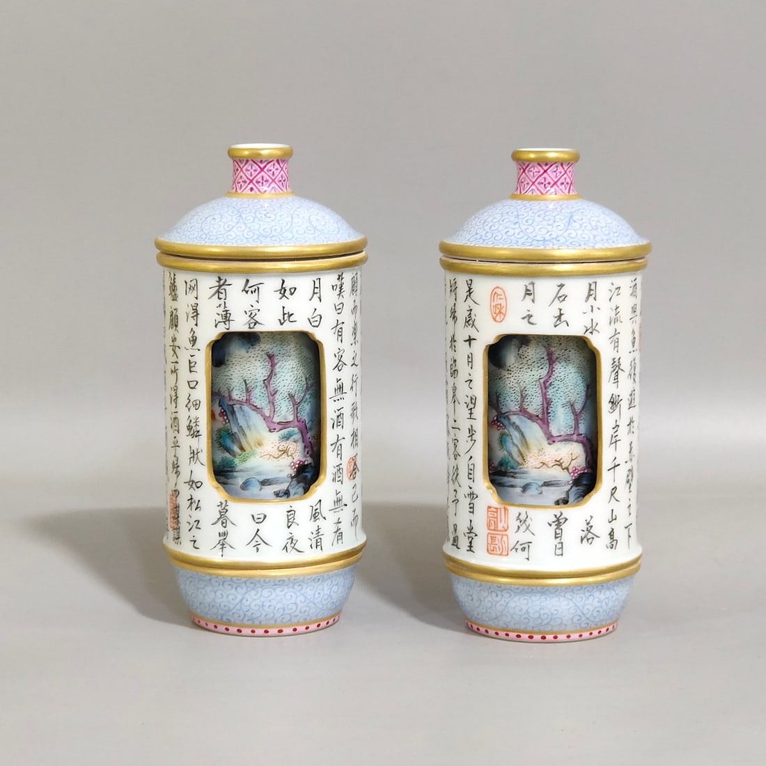 An Exquisite Chinese landscape poem "Zhuanxin" snuff bottle: Size: Height 10.3 cm - Width 4.5 cm Materials: Porcelain Dynasty: Qing dynasty Inscription: Qianlong Mark Object: bottle