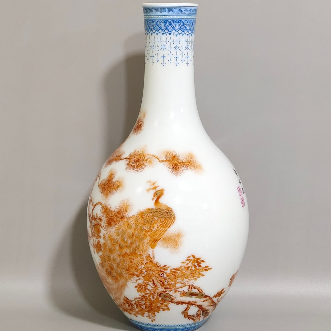 An Exquisite ChineseAn olive vase with green edgesAnd red peacock inscriptions: Size: Height 21 cm - Width 10 cm Materials: Porcelain Dynasty: Qing dynasty Inscription: Qianlong Mark Object: vase