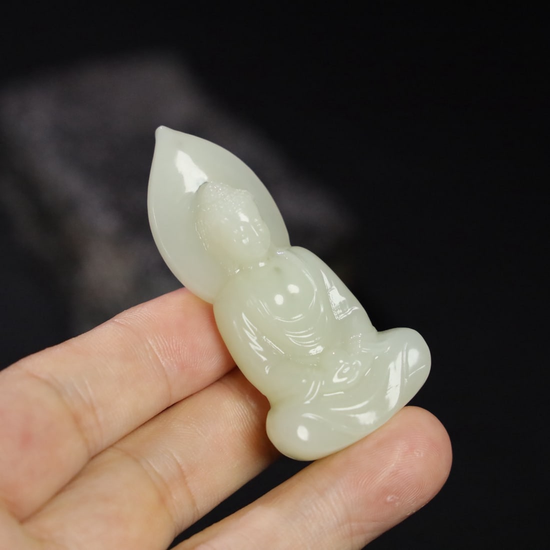 An Exquisite Chinese Natural Jade Carved Buddha: Size: Height 6.4 cm - Width 3.3 cm Materials: Jade Dynasty: Qing dynasty Attribution: Qianlong Period Object: Buddha