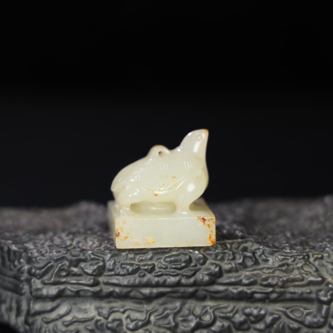 An Exquisite Chinese Natural Jade Carved Seals: Size: Height 3 cm - Width 2.8 cm Materials: Jade Dynasty: Qing dynasty Attribution: Qianlong Period Object: Seals