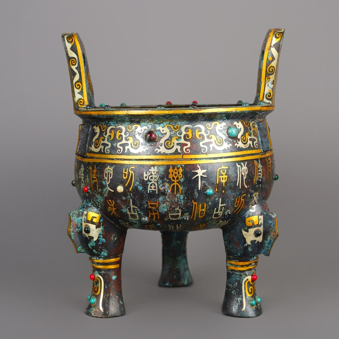 An Exquisite Chinese Bronze and gold inlaid round tripod: Size: Height 22 cm - Width 17.5 cm Materials: Bronze Dynasty: Han dynasty Attribution: 1st to 3rd-C Object: Bell
