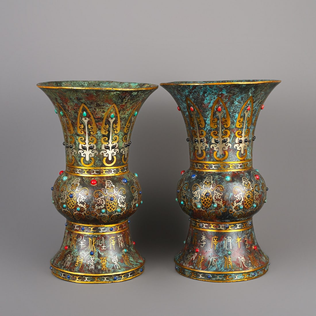 An Exquisite Chinese A pair of bronze inlaid gold round statues: Size: Height 28 cm - Width 17.5 cm Materials: Bronze Dynasty: Han dynasty Attribution: 1st to 3rd-C Object: Bell