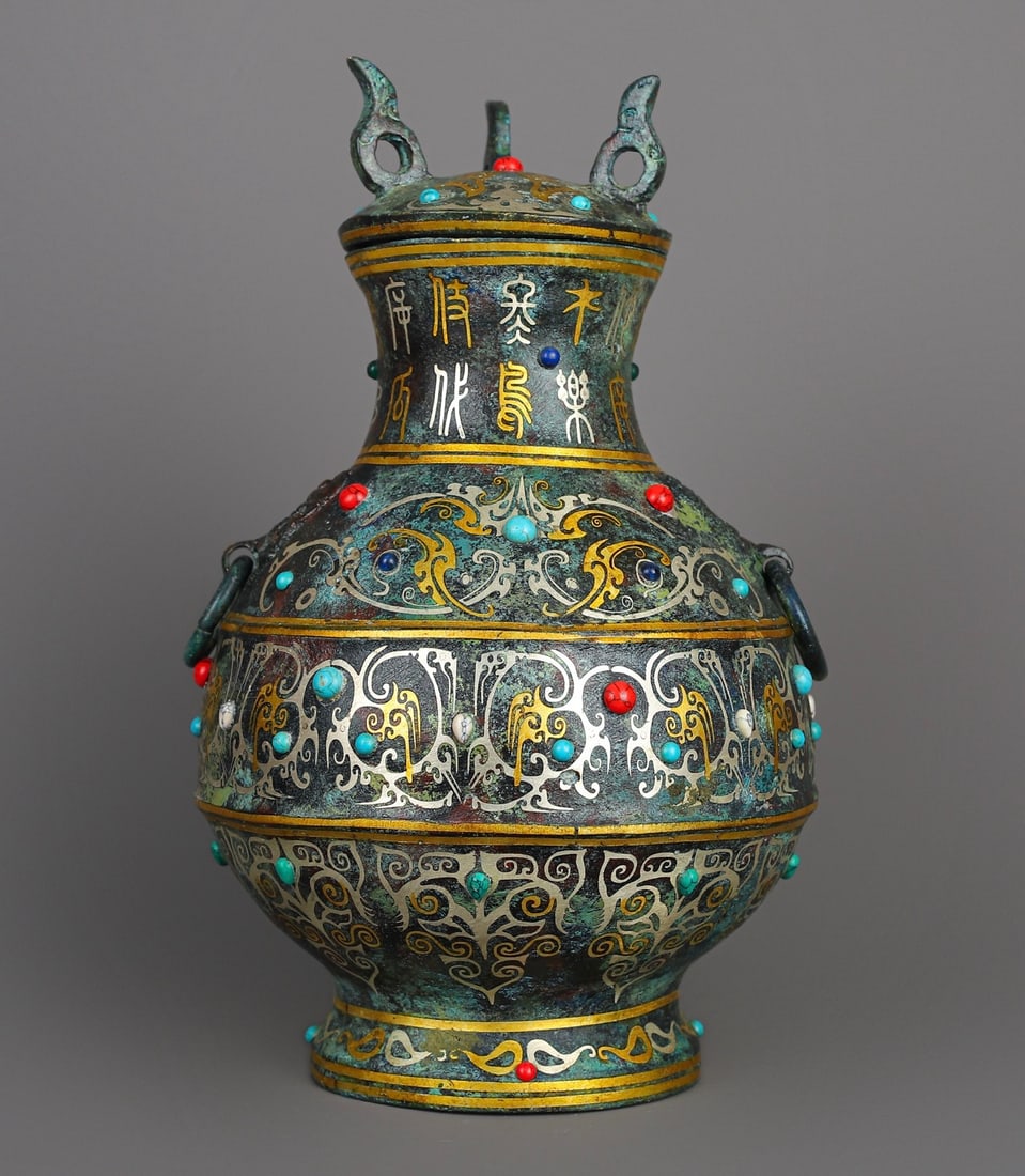 An Exquisite Chinese Bronze and gold inlaid round bottle: Size: Height 27 cm - Width 16 cm Materials: Bronze Dynasty: Han dynasty Attribution: 1st to 3rd-C Object: Bell