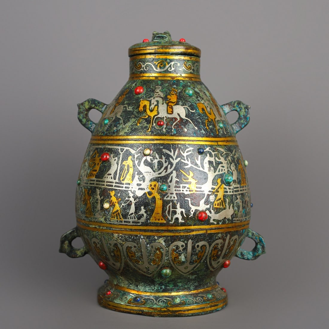 An Exquisite Chinese Bronze and gold inlaid round bottle: Size: Height 23 cm - Width 18 cm Materials: Bronze Dynasty: Han dynasty Attribution: 1st to 3rd-C Object: Bell