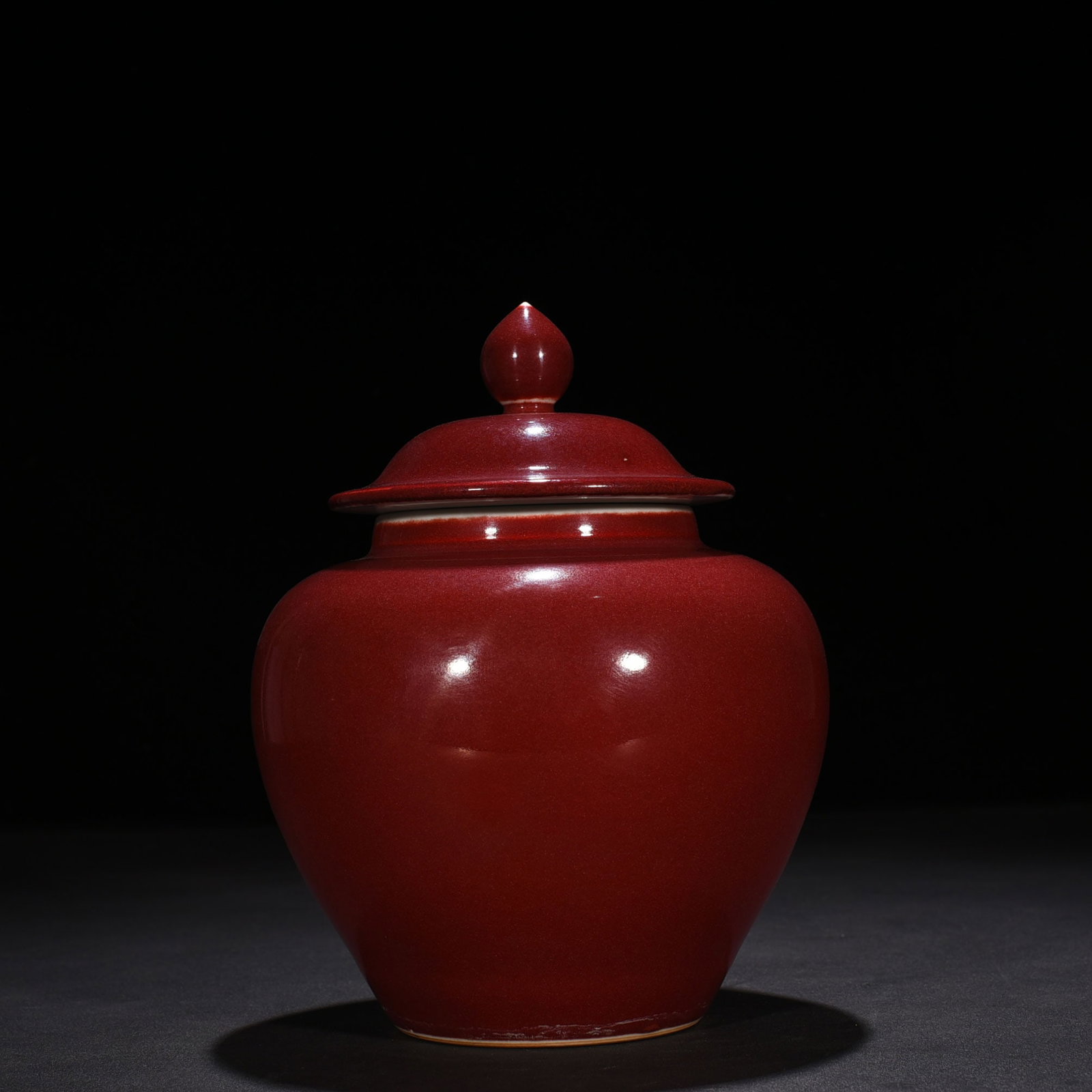 An Exquisite Chinese Red Glazed General Jar: Size: Height 23 cm - Widthh 13 cm Materials: Porcelain Dynasty: Ming Dynasty Attribution: Xuande Mark Object: jar