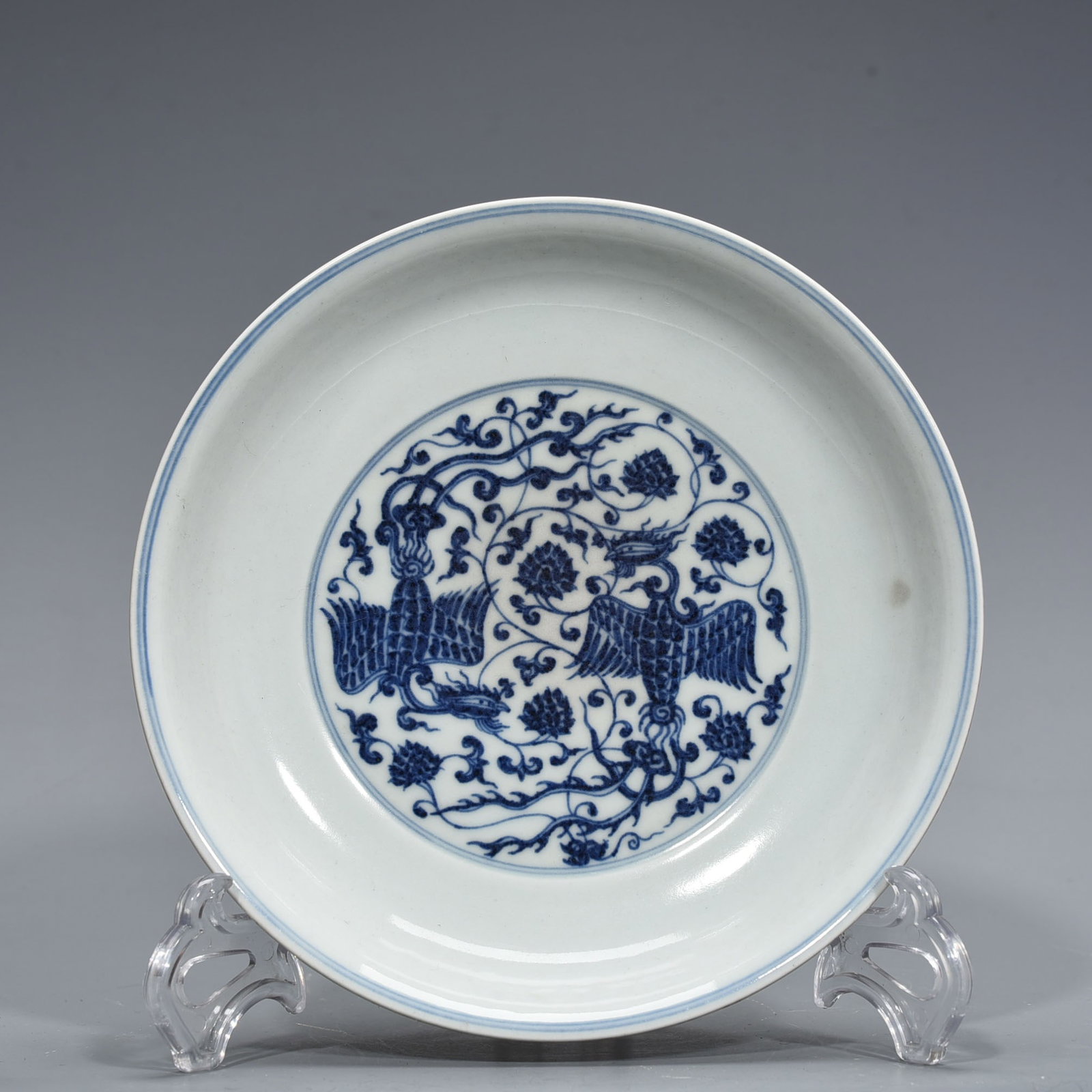 An Exquisite Chinese red-glazed blue and white plate: Size: Height 4 cm - Widthh 20 cm Materials: Porcelain Dynasty: Ming Dynasty Attribution: Xuande Mark Object: plate