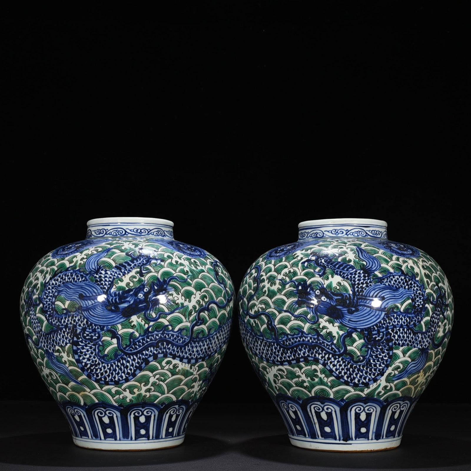 An Exquisite Chinese green color blue and white jar: Size: Height 34 cm - Widthh 30 cm Materials: Porcelain Dynasty: Ming Dynasty Attribution: Xuande Mark Object: jar