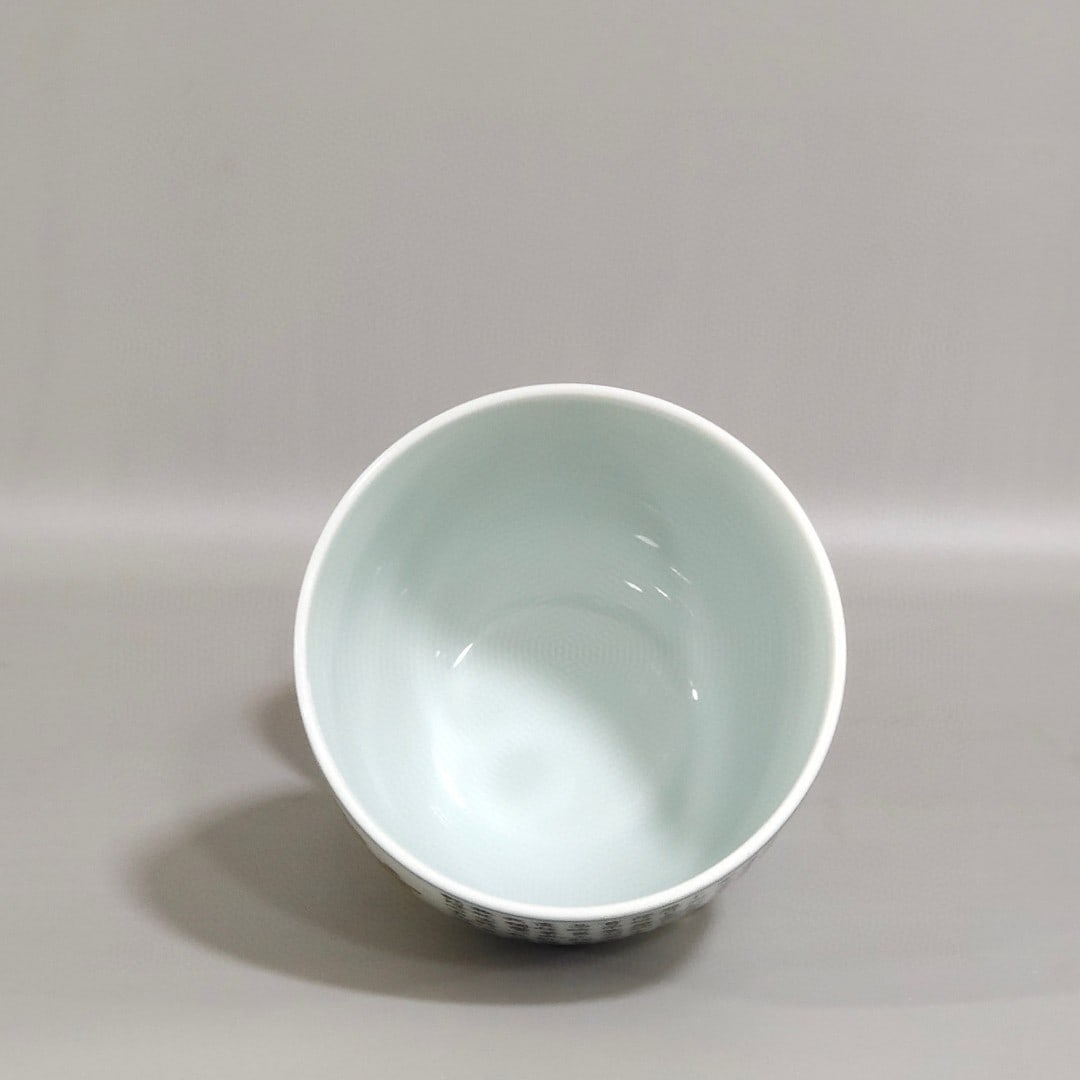 An Exquisite Chinese imperial poem chicken cup: Size: Width 8 cm - Height 7 cm Materials: Porcelain Dynasty: Qing dynasty Inscription: Qianlong Mark Object: cup