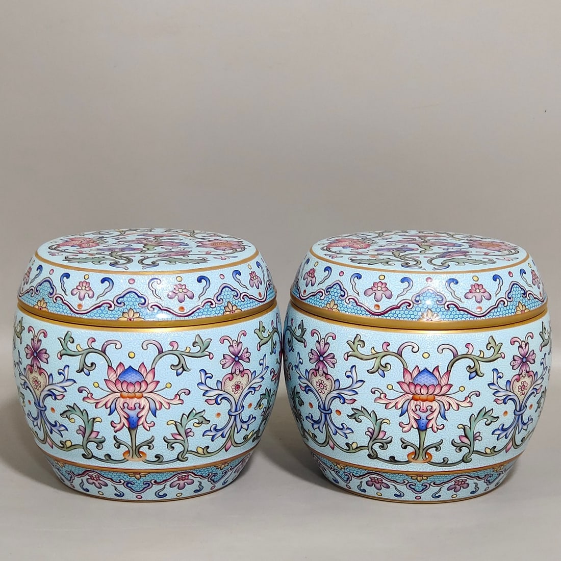 An Exquisite Chinese carved flowerAnd longevity jar with lid: Size: Width 11.3 cm - Height 9.7 cm Materials: Porcelain Dynasty: Qing dynasty Inscription: Qianlong Mark Object: jar